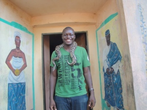 Jerry et un python d'Ouidah